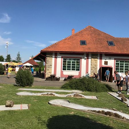 Отель Famozclub Bakov nad Jizerou Экстерьер фото