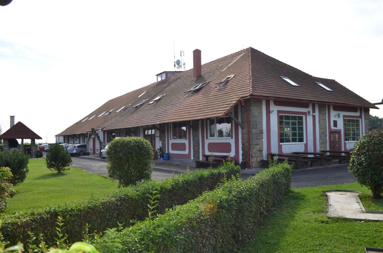 Отель Famozclub Bakov nad Jizerou Экстерьер фото