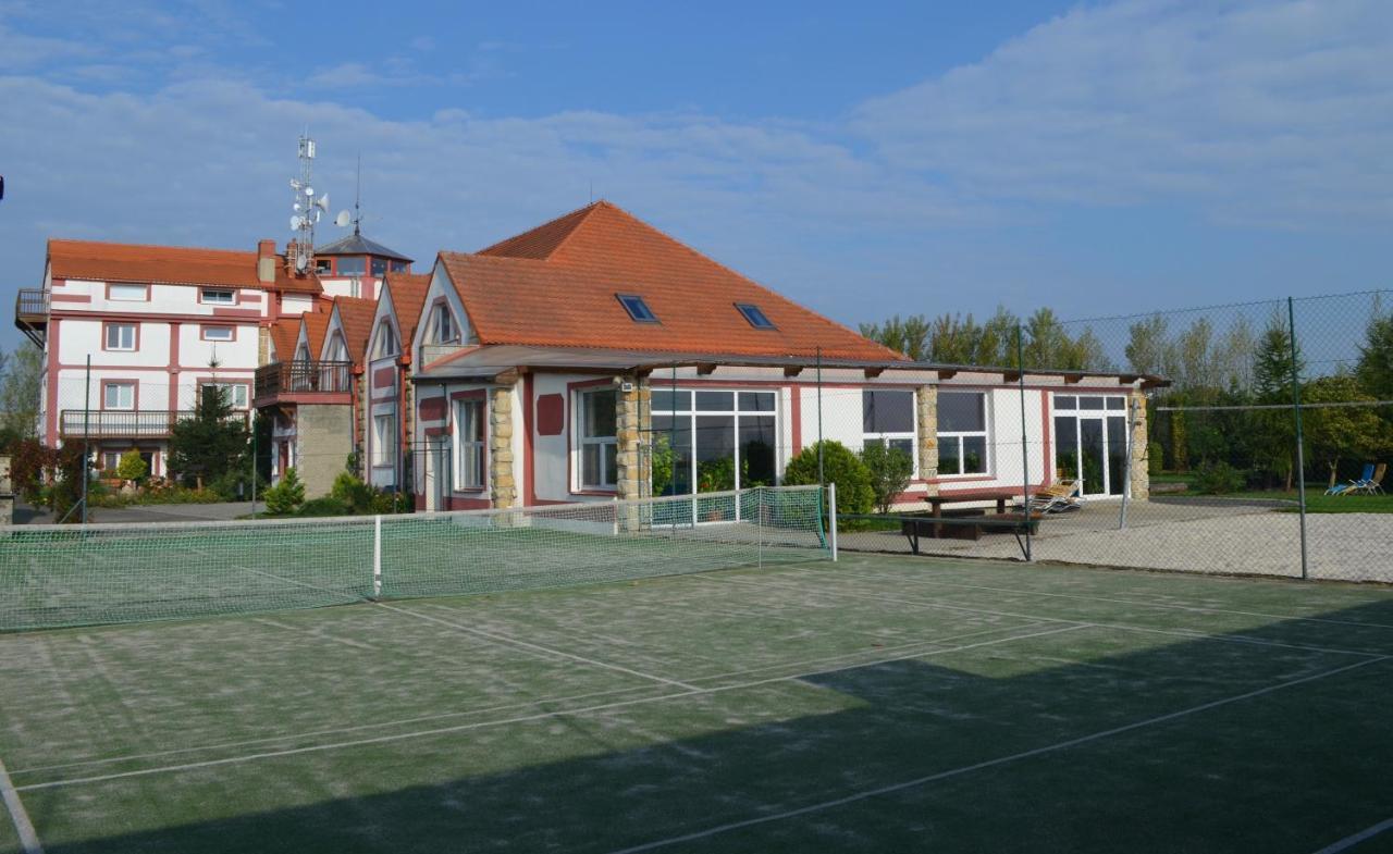 Отель Famozclub Bakov nad Jizerou Экстерьер фото